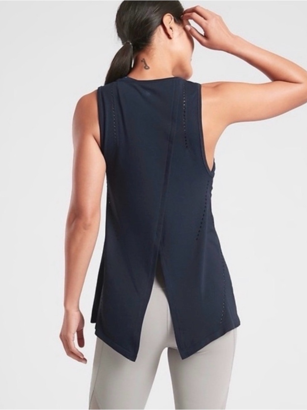 Athleta Navy Foothill Open Back Seamless Tank Sz M